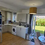 The Heart - Cosy 3 Bedroom House With Double Driveway And Garden In Manchester