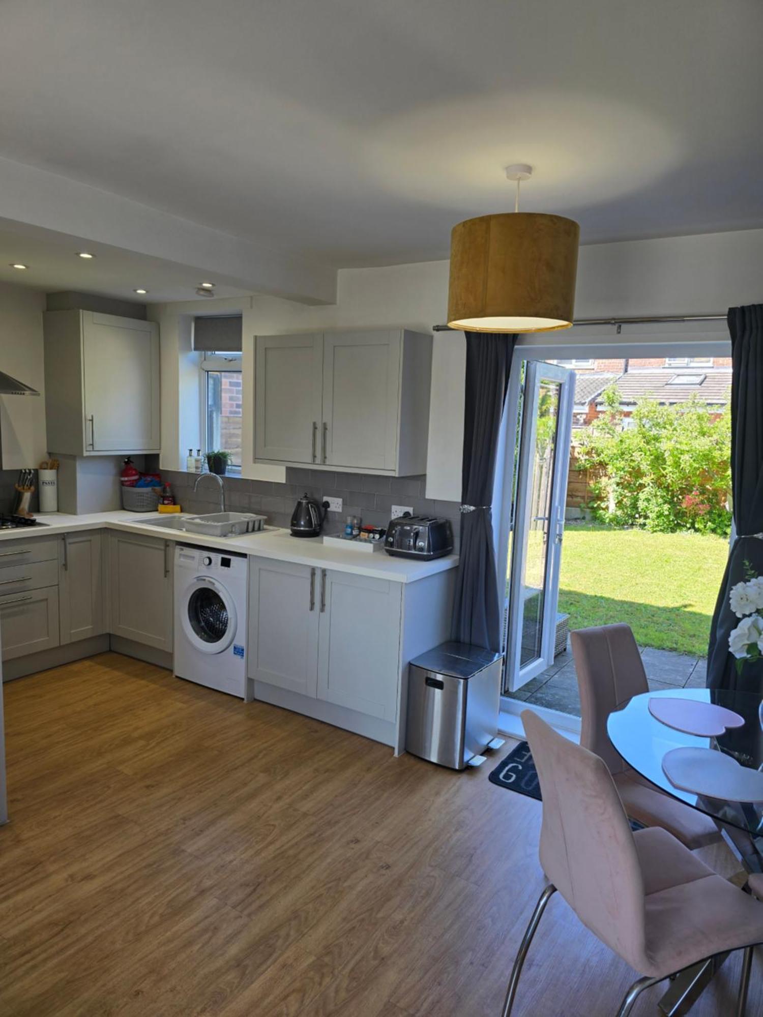 The Heart - Cosy 3 Bedroom House With Double Driveway And Garden In
